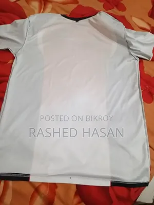 উদ্বাস টি-শার্ট