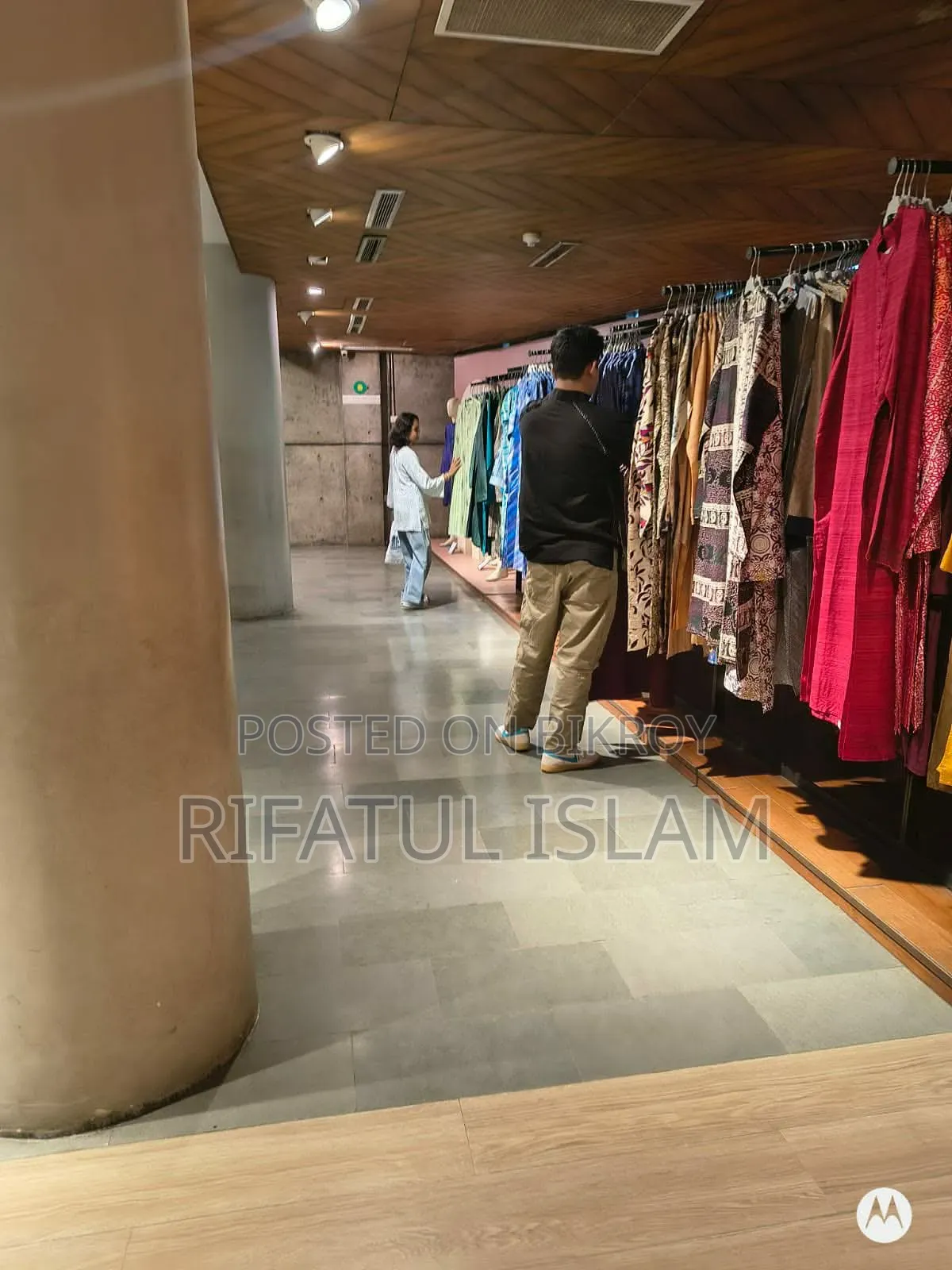 নিজস্ব শো রুমে কিছু লোক লাগবে