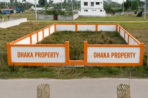 Nearby 300ft 3 Katha Park South at Sector-13