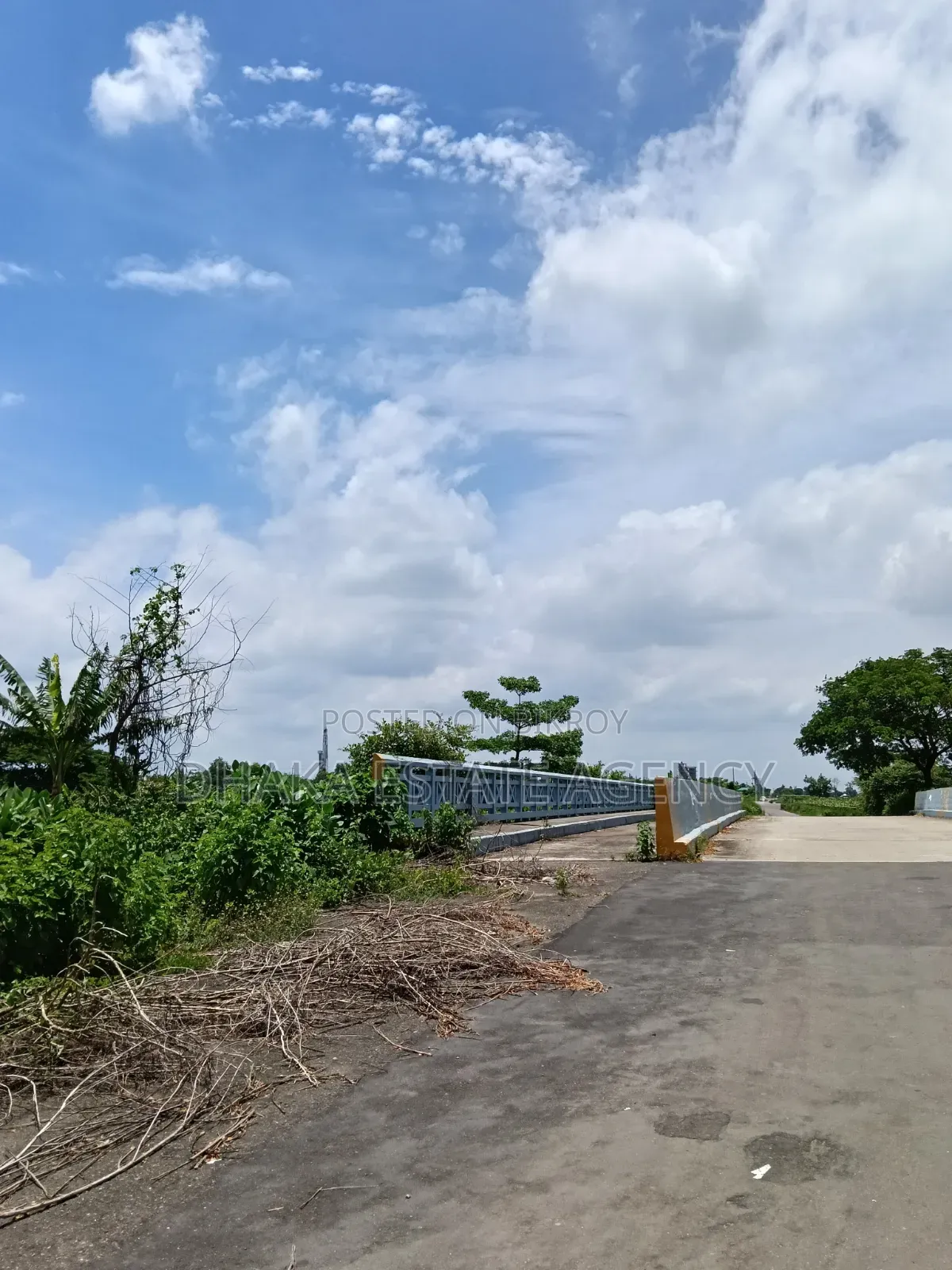 সেক্টর-১৩, রোড-১০৬, ৩০০ ফিট ফাউন্ড সাইট দক্ষিণমুখী