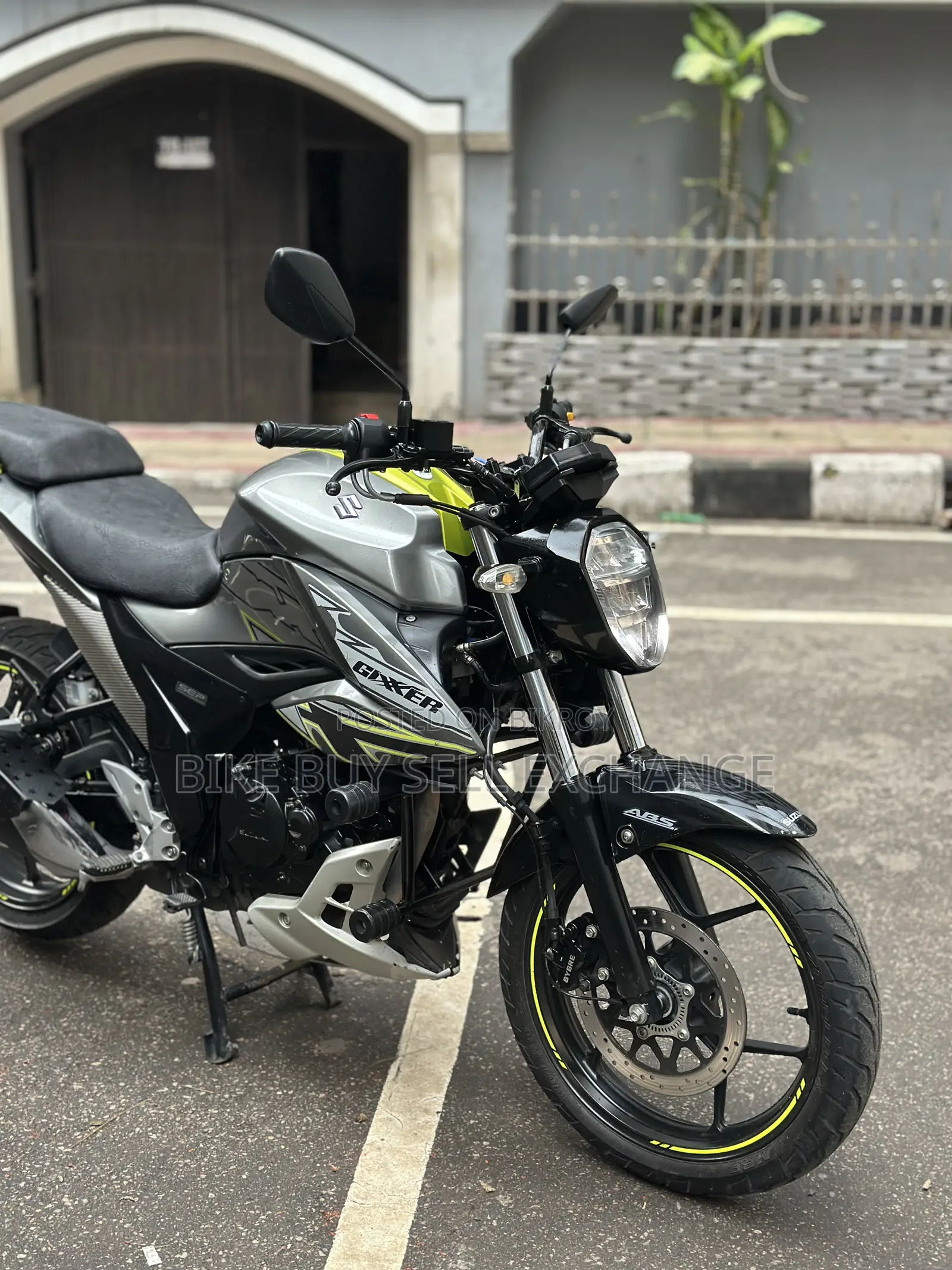 Suzuki Gixxer Fi ABS 2026 Gray