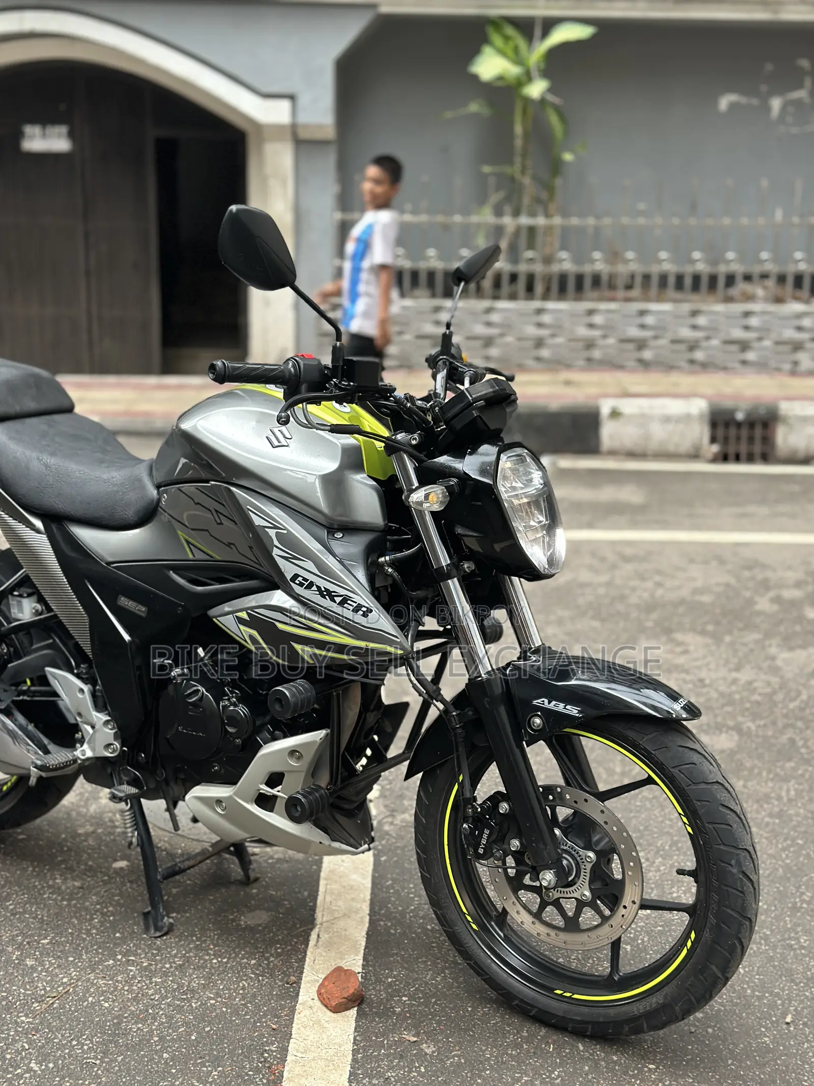 Suzuki Gixxer Fi ABS 2026 Gray