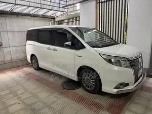 Toyota Esquire 1.8 Front Wheel Drive Hybrid (7 seater) 2016 Pearl