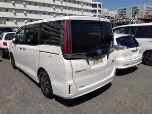 Toyota Esquire 2021 Pearl