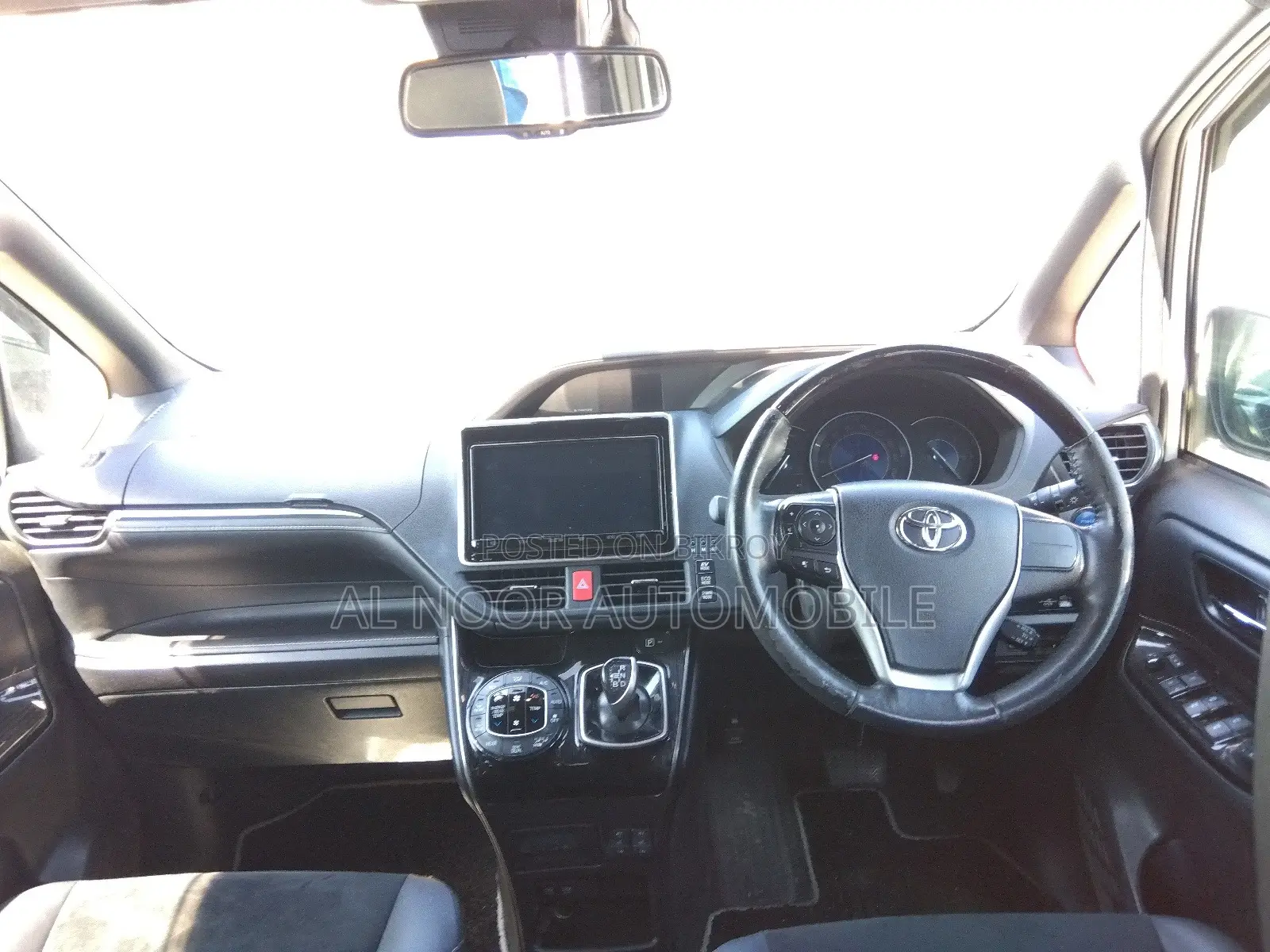 Toyota Esquire 2021 Pearl