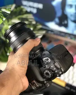 Canon Model 700d