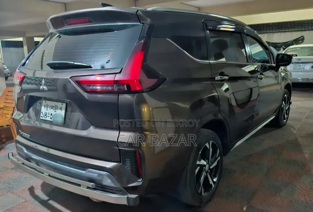 Mitsubishi Xpander Ultimate 2022 Brown