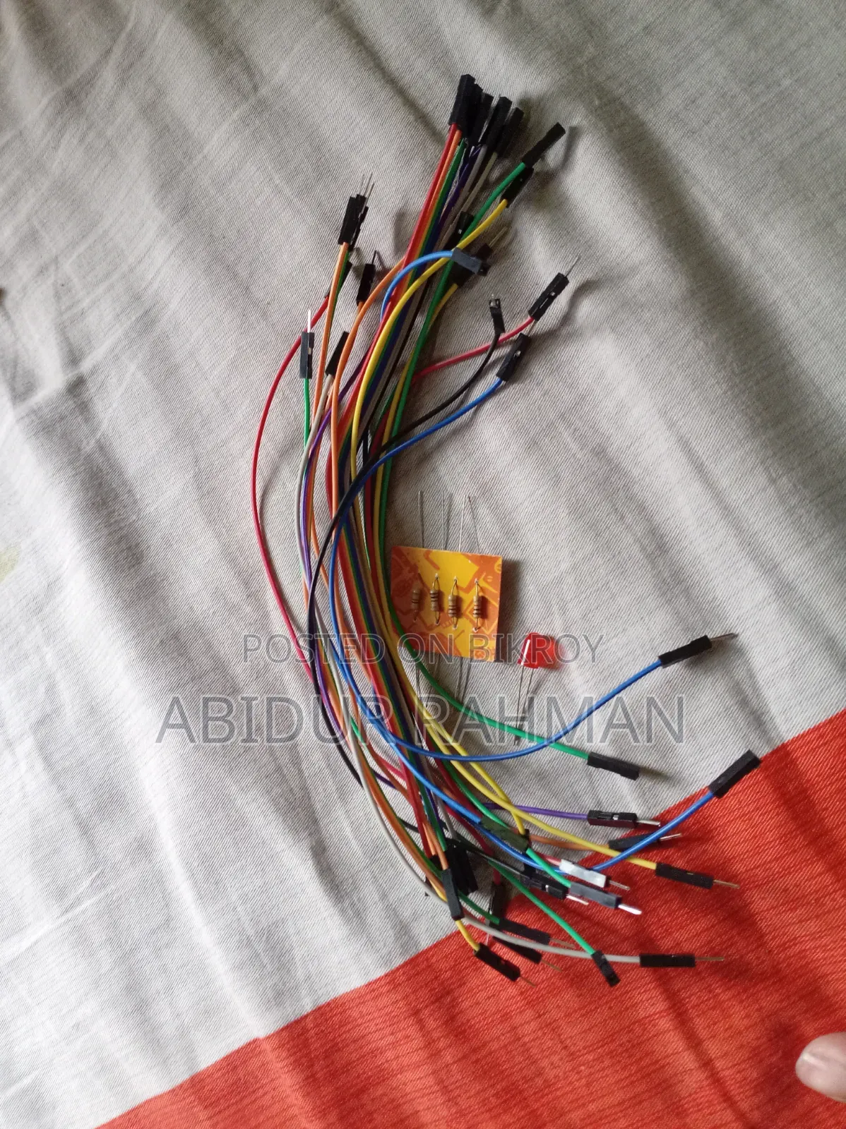 আরডুইনো + অন্যান্য পার্টস।
