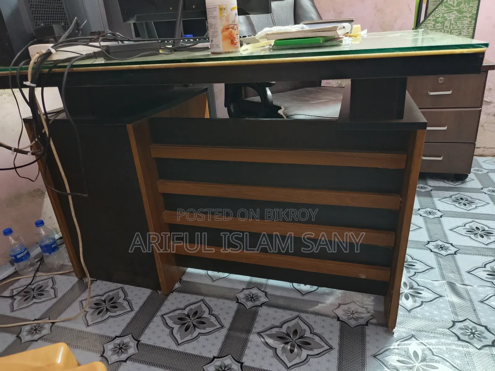 Office Furniture and Chair With Table