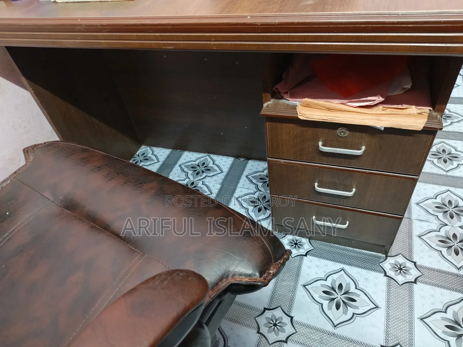 Office Furniture and Chair With Table