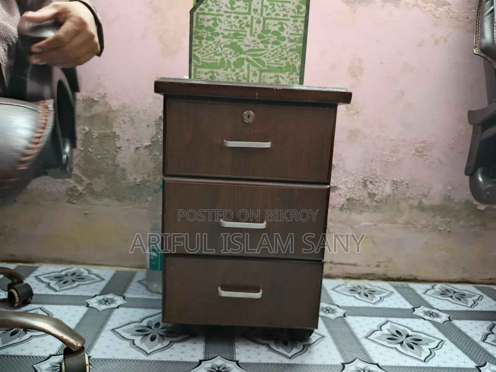 Office Furniture and Chair With Table