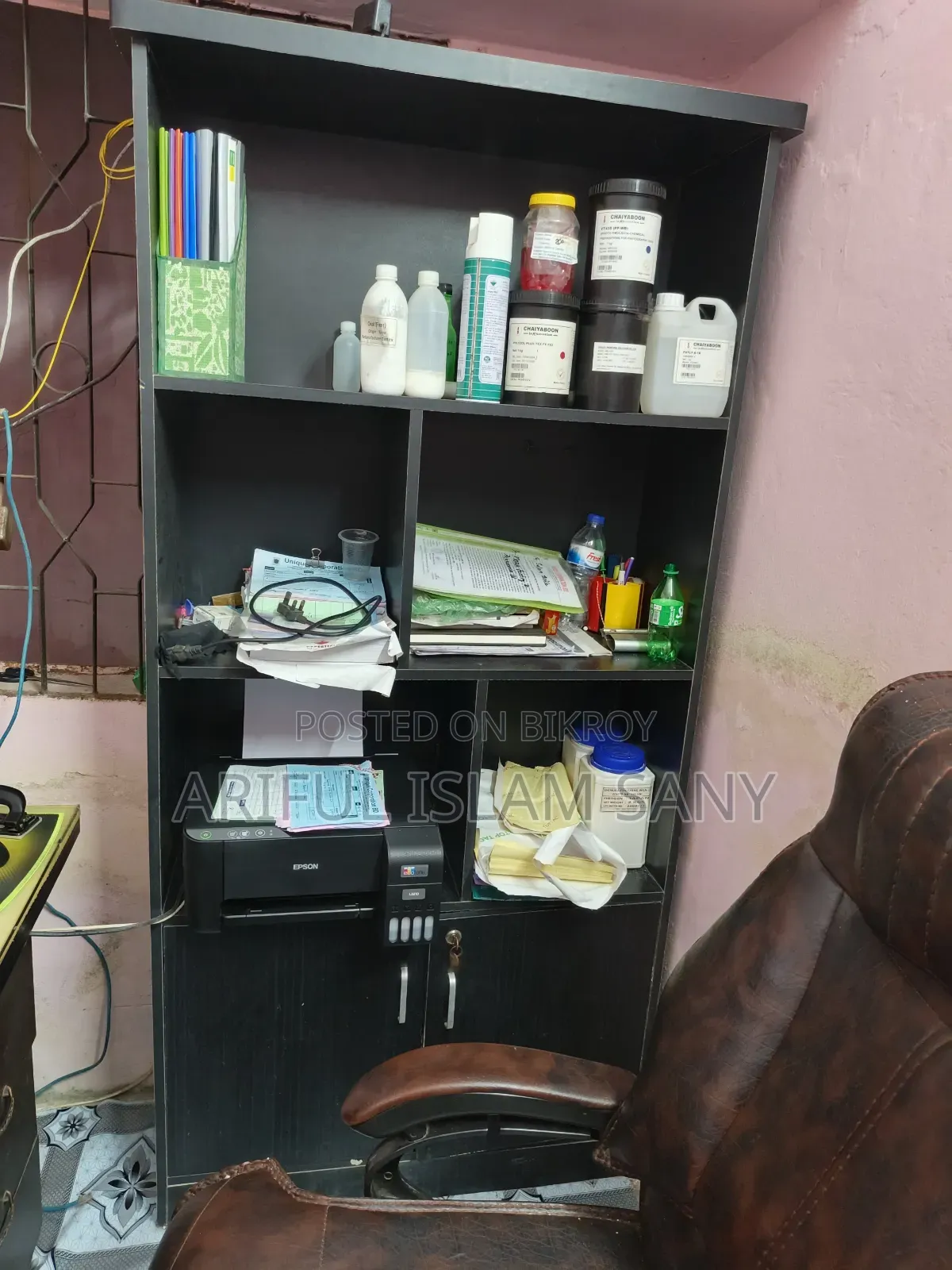 Office Furniture and Chair With Table