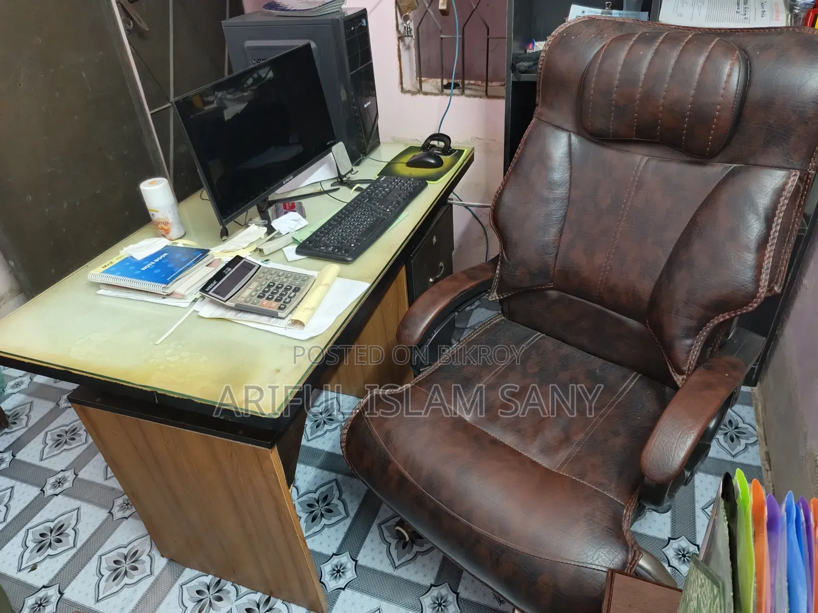 Office Furniture and Chair With Table