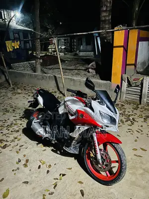 ইয়ামাহা ওয়াইজেডএফ-আর ২০১১ লাল