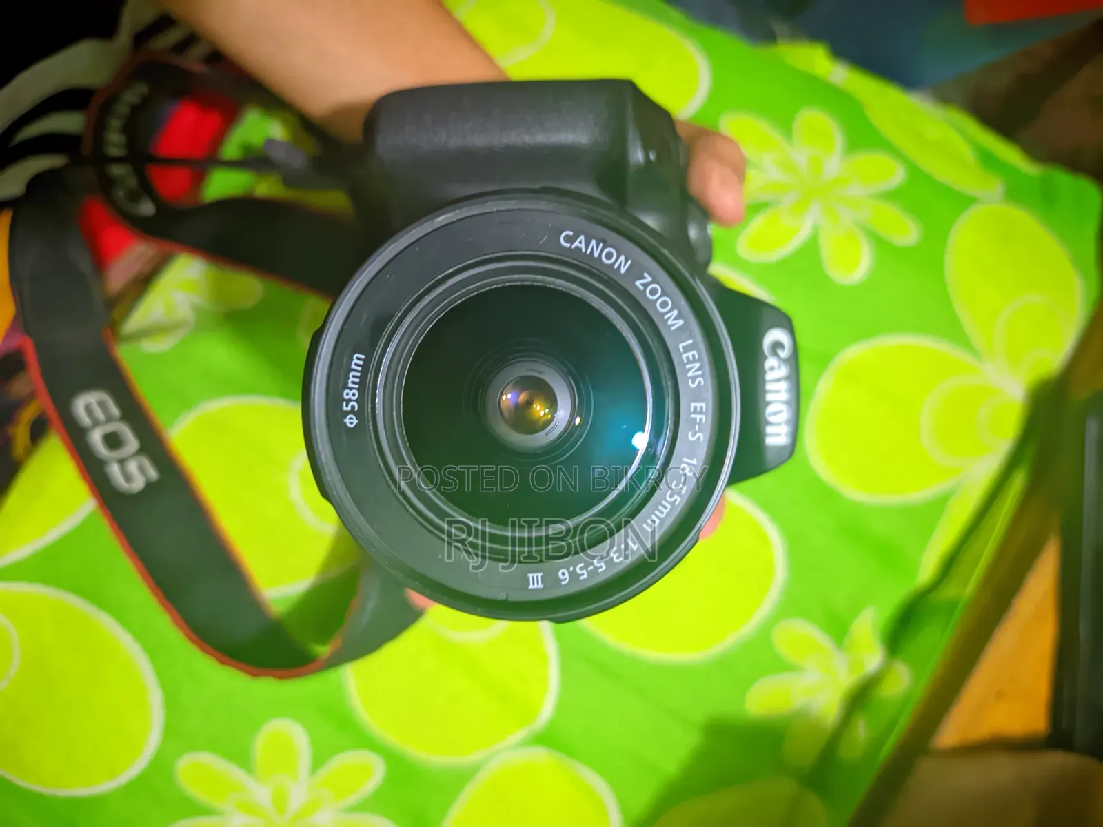 Canon D2000