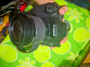 Canon D2000