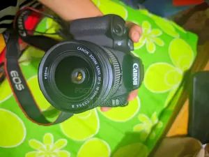 Canon D2000
