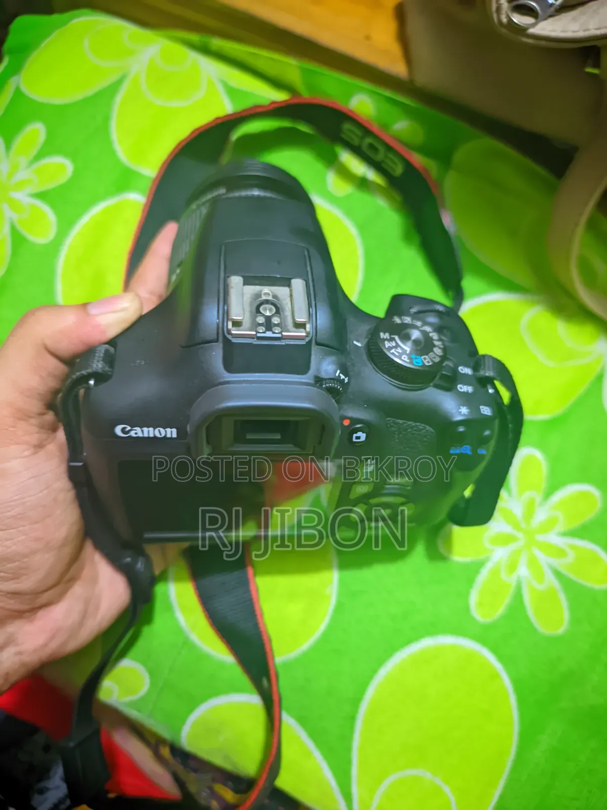Canon D2000