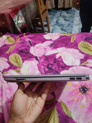 New Laptop HP 250 G8 8GB Intel Core I3 SSD 512GB