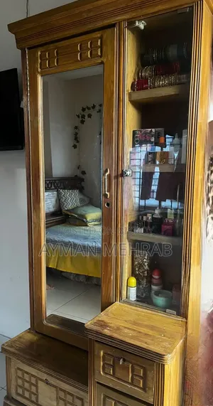 ড্রেসিং টেবিল