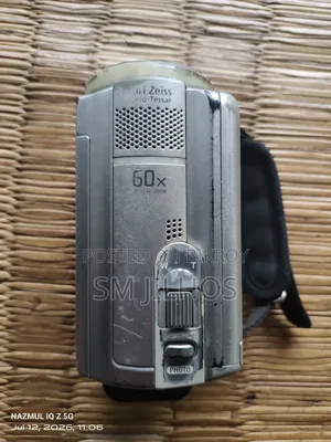 Sony DCR Sr68 Video Camera 80gb HDD 60x Clear Zoom