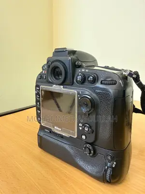 Nikon D800 (Sc: 23,088)