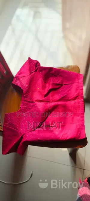 গোলাপি শাড়ি