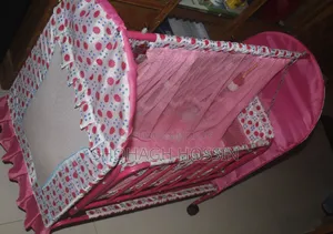 বাচ্চাদের দোলনা