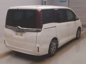 টয়োটা নোয়াহ ২০২১ পার্ল