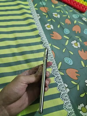 অ্যাপল আইফোন এক্স ২৫৬ জিবি সাদা