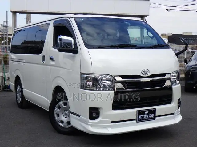 Toyota HiAce 2022