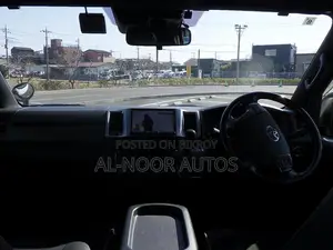 Toyota HiAce 2022