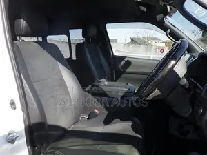 Toyota HiAce 2022