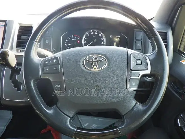 Toyota HiAce 2022