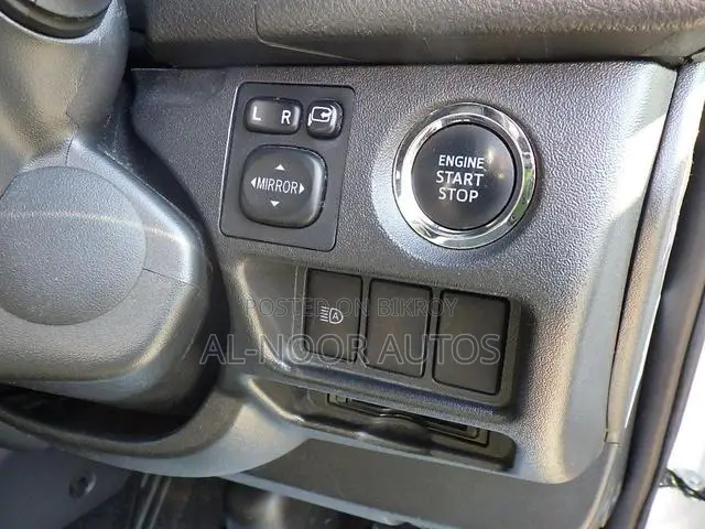 Toyota HiAce 2022