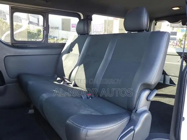 Toyota HiAce 2022