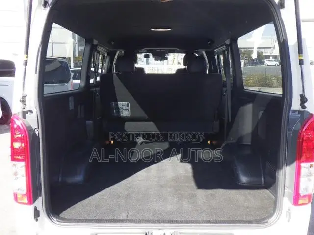 Toyota HiAce 2022