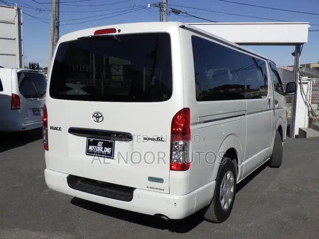 Toyota HiAce 2022