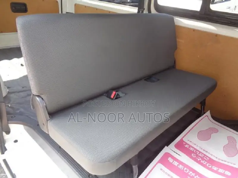 টয়োটা হাইএস ২০২১ হোয়াইট
