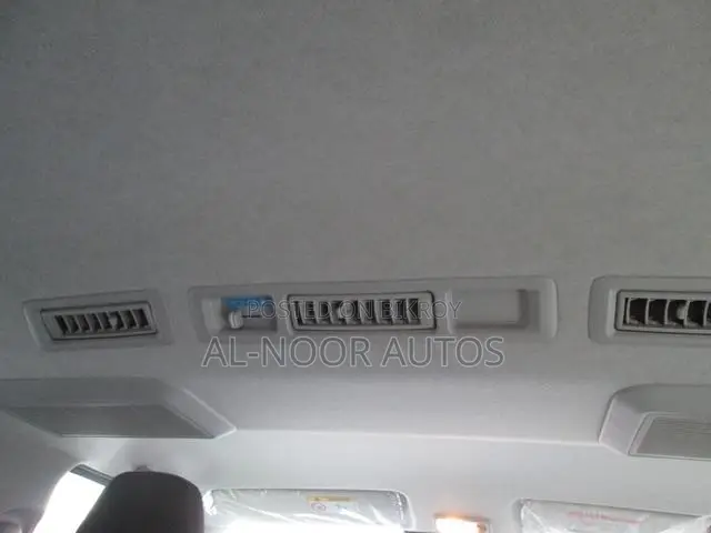 টয়োটা হাইএস ২০২১ হোয়াইট