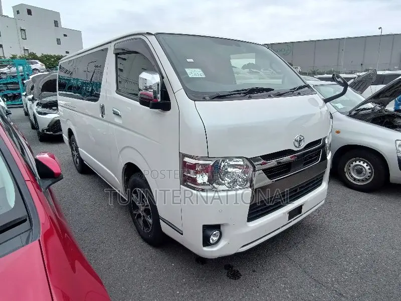 Toyota HiAce 2021