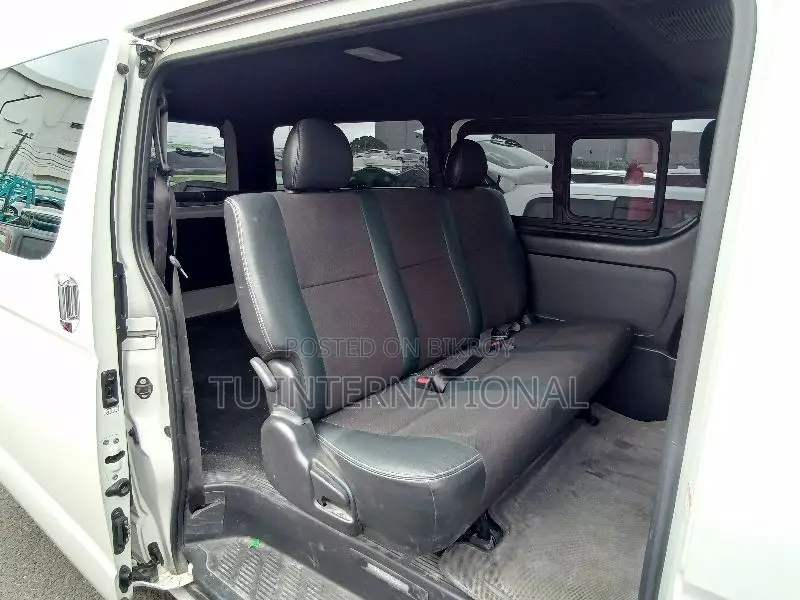 Toyota HiAce 2021