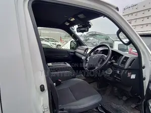Toyota HiAce 2021