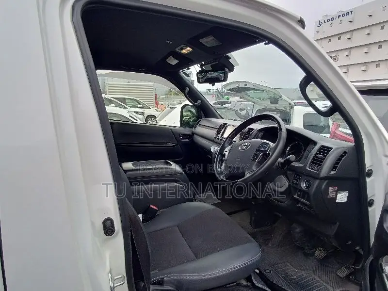 Toyota HiAce 2021