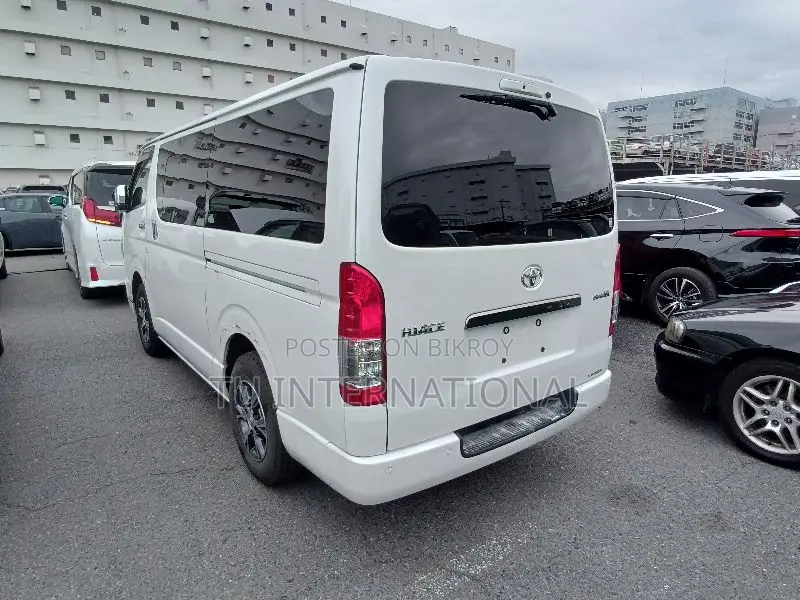 Toyota HiAce 2021