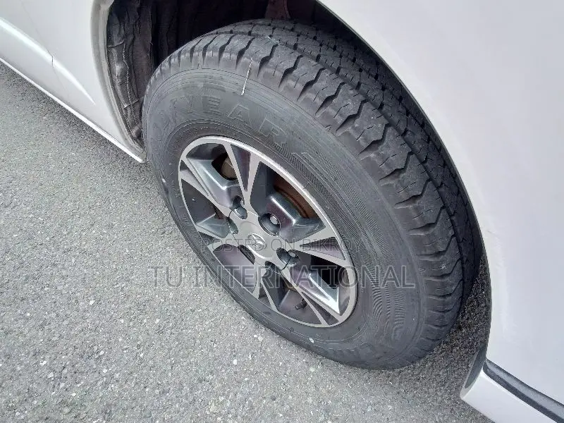 Toyota HiAce 2021