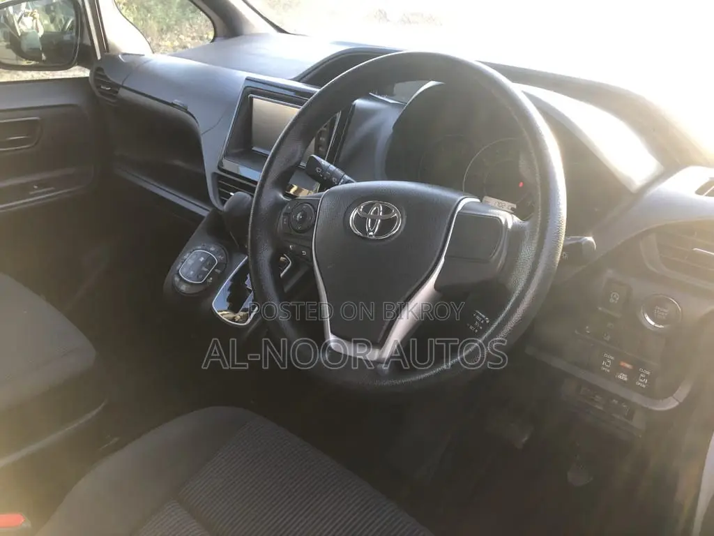 Toyota Noah 2021 Pearl