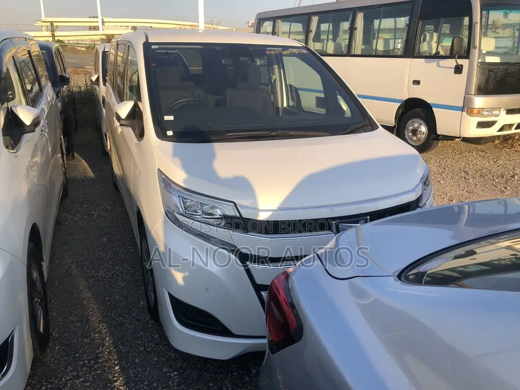 Toyota Noah 2021 Pearl