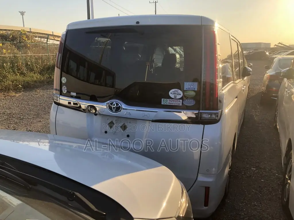 Toyota Noah 2021 Pearl