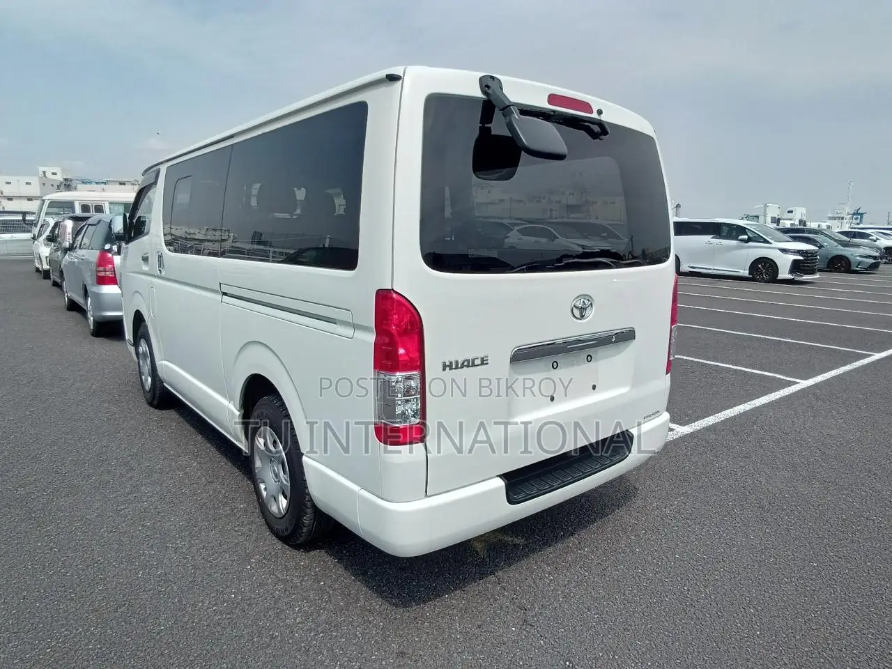 Toyota HiAce 2021 White